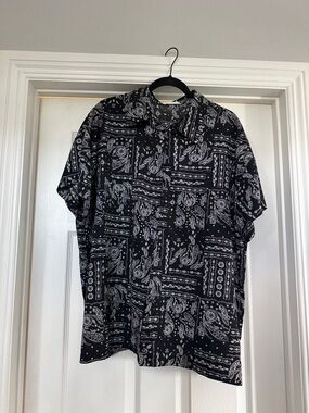 12th Tribe Black and White Paisley Short-Sleeve Button-Down Shirt